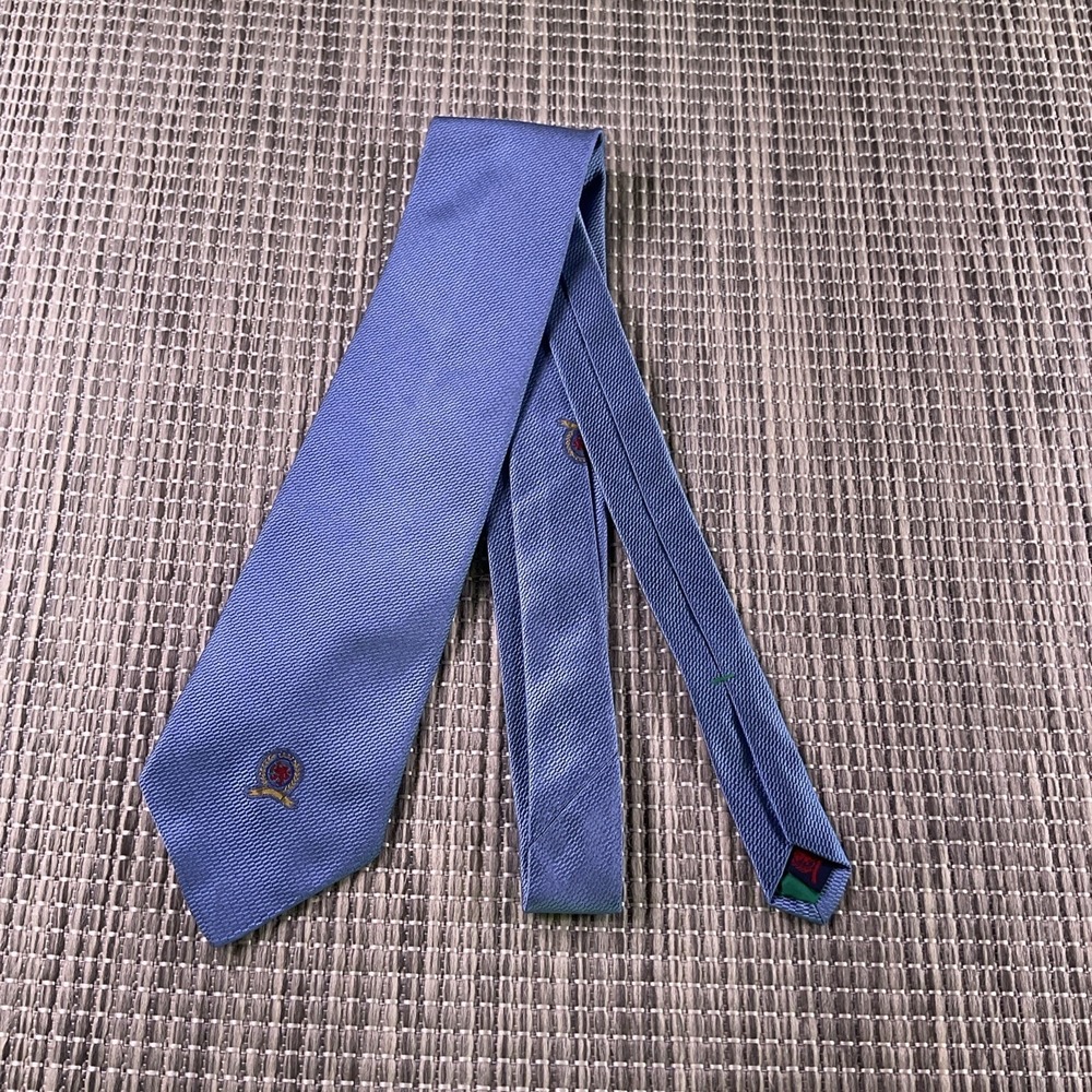 Tommy Hilfiger Mens Silk Necktie Light Blue Textured Crest Logo Formal Tie 57in